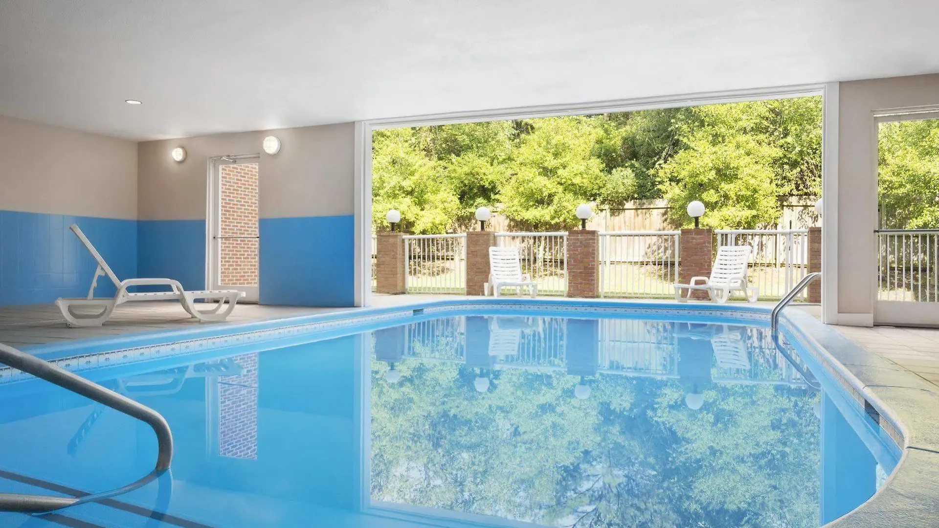 Hotel Country Inn & Suites By Radisson, Charlotte University Place, Nc